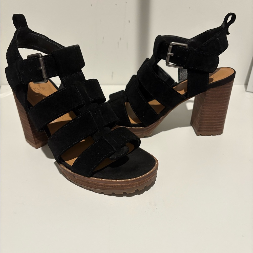 Crown vintage Black Suede Block Heel Sandals